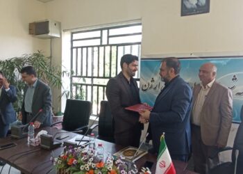 پیشرفت و توسعه ارژن با همکاری و تلاش همه جانبه دهیاران و اعضا شورا و معتمدین میسر می شود 5 پیشرفت و توسعه ارژن با همکاری و تلاش همه جانبه دهیاران و اعضا شورا و معتمدین میسر می شود