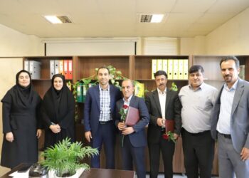 رئیس سازمان مدیریت پسماند از روشن دلان فعال در این سازمان تقدیر کرد 2 رئیس سازمان مدیریت پسماند از روشن دلان فعال در این سازمان تقدیر کرد