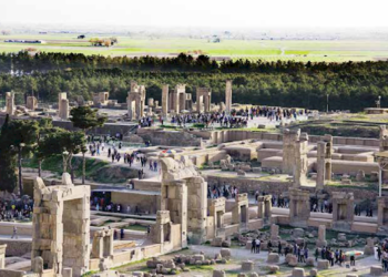 زنگ خطر تخریب مجموعه‌های ‌جهانی تخت جمشید و نقش رستم به گوش می‌رسد