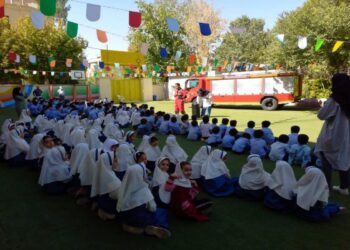 جزئیات فعالیتهای آموزشی آتش نشانی به دانش آموزان 9 جزئیات فعالیتهای آموزشی آتش نشانی به دانش آموزان