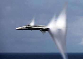 شکستن دیوار صوتی توسط جنگندههای هوابرد 2 شکستن دیوار صوتی توسط جنگندههای هوابرد