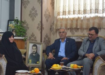دیدار مدیرعامل بانک قرض الحسنه مهر ایران فارس با خانواده شهدا 1 دیدار مدیرعامل بانک قرض الحسنه مهر ایران فارس با خانواده شهدا