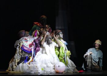 درخشش هنرمندان تئاتر فارس در جشنواره مناطق کشور