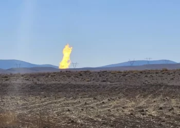 آتش سوزی خط انتقال گاز خرم بید مهار شد 1 آتش سوزی خط انتقال گاز خرم بید مهار شد