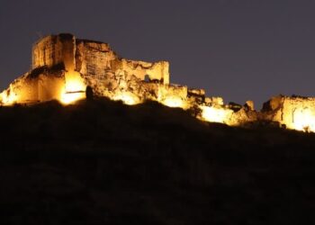 مجموعه جهانی قلعه دختر فیروزآباد نورپردازی شد 2 مجموعه جهانی قلعه دختر فیروزآباد نورپردازی شد