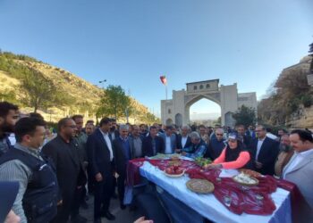 پویش " بنیآدم"ّ؛ همدلی مردم شیراز در سیل فروردین ماه 1398 برگزار شد 3 پویش ” بنیآدم”ّ؛ همدلی مردم شیراز در سیل فروردین ماه 1398 برگزار شد