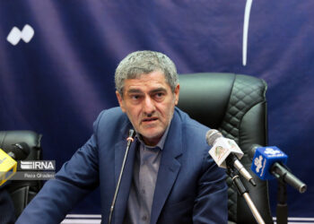 مجوز جابجایی نیروی انسانی در بین سازمان های دولتی به استاندار تفویض شد 2 مجوز جابجایی نیروی انسانی در بین سازمان های دولتی به استاندار تفویض شد