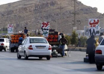 شهرداری شیراز هیچگونه مجوزی برای فعالیت بارفروشان خودرویی و اغذیهفروشان سیار در معابر صادر نکرده است 2 شهرداری شیراز هیچگونه مجوزی برای فعالیت بارفروشان خودرویی و اغذیهفروشان سیار در معابر صادر نکرده است