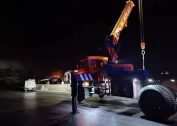 یک کشته در واژگونی تانکر حامل مواد پتروشیمی در فیروز آباد 1 یک کشته در واژگونی تانکر حامل مواد پتروشیمی در فیروز آباد