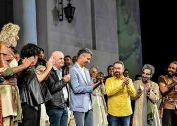 نمایش «سی صد» در تخت جمشید