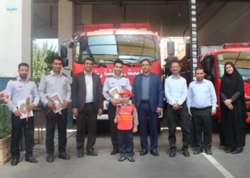 تجلیل از آتش نشانان به مناسبت روز آتش نشانی و ایمنی 3 تجلیل از آتش نشانان به مناسبت روز آتش نشانی و ایمنی