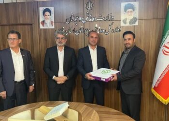 تقدیر مدیرکل دفتر توسعه ورزش همگانی وزارت ورزش و جوانان از مدیر روابط عمومی هیات ورزش های همگانی استان فارس 1 تقدیر مدیرکل دفتر توسعه ورزش همگانی وزارت ورزش و جوانان از مدیر روابط عمومی هیات ورزش های همگانی استان فارس