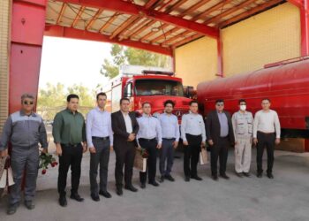 تجلیل از آتش نشانان سایت دفن برمشور در 7 مهرماه روز ملی آتش نشانی و ایمنی 3 تجلیل از آتش نشانان سایت دفن برمشور در 7 مهرماه روز ملی آتش نشانی و ایمنی