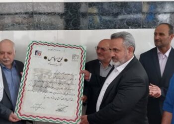 اجرای طرح تجلیل از کاسب نمونه و نصب لوح سپاس در واحد برتر، توسط مجمع خیرین شهرساز و فرهنگ‌ساز شیراز