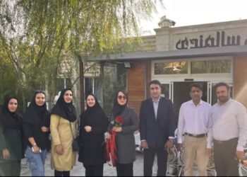 دیدار رئیس انجمن ورزش های همگانی نابینایان و کم بینایان استان فارس با سالمندان پارک سلامت روان