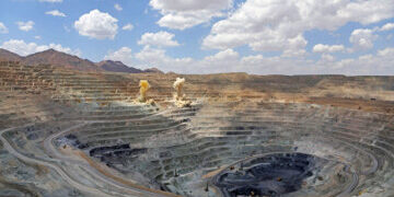 پاسخ مسئولان به واگذاری معدن در محوطه هخامنشی فالونک مرودشت