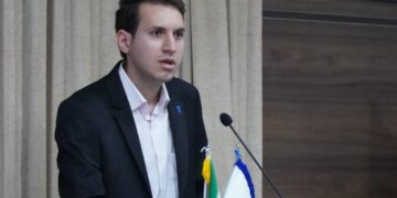 همزمان با هفته کتاب؛ طرح جامع توانمندسازی و سواد رسانه‌ای نشریات دانشجویی در دانشگاه آزاد فارس کلید خورد