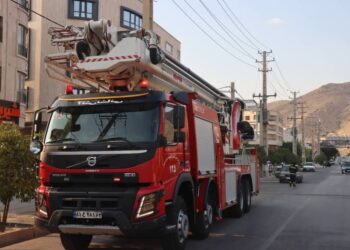 لحظات نفس‌گیر در بلوار سرداران؛ نجات ۵ نفر از میان شعله‌ها
