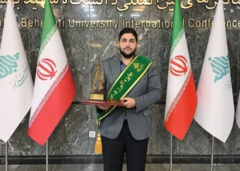 دانشجوی دانشگاه شیراز در جمع برگزیدگان جایزه ملی البرز