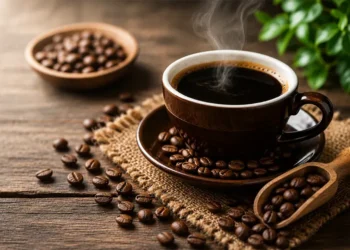قهوه بعد از ظهر ممنوع است؟ واقعیت درباره تأثیر کافئین بر خواب