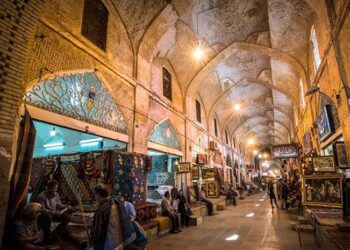 از بازار وکیل تا بناهای تاریخی فارس؛ ۵۸ کارگاه مشغول مرمت‌اند