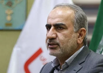 قادری: اقتصاد فارس در پیچ موانع؛ سرمایه‌گذار نباید ماه‌ها پشت مجوز بماند